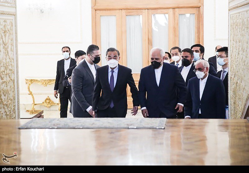 تصاویر | دیدار وزیران خارجه ایران و چین پیش از امضای قرارداد ۲۵ ساله