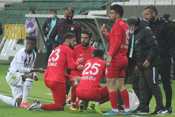 افطار وسط فوتبال