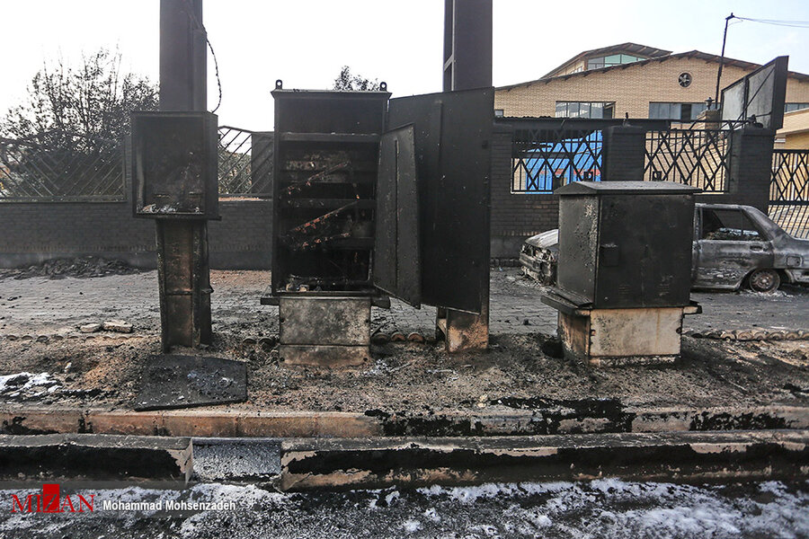 تصاویر | ماشین‌های سوخته در آتش سوزی کارخانه الکل