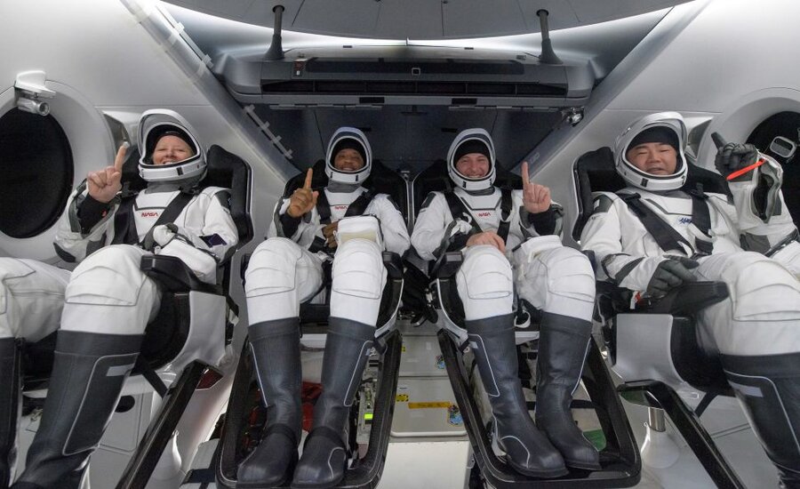 سفینه دراگون با چهار فضانورد در اقیانوس فرود آمد| نخستین فرود یک سفینه فضایی سرنشین‌دار در دریا پس از ۵۳ سال