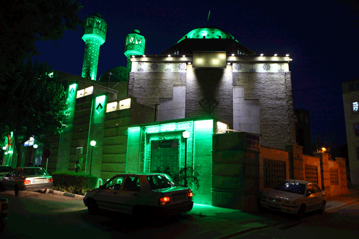 یک قرن همنشینی با مسجد سنگی