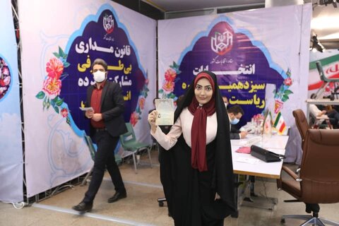 حاشیه‌های تصویری از آخرین روز ثبت نام انتخابات