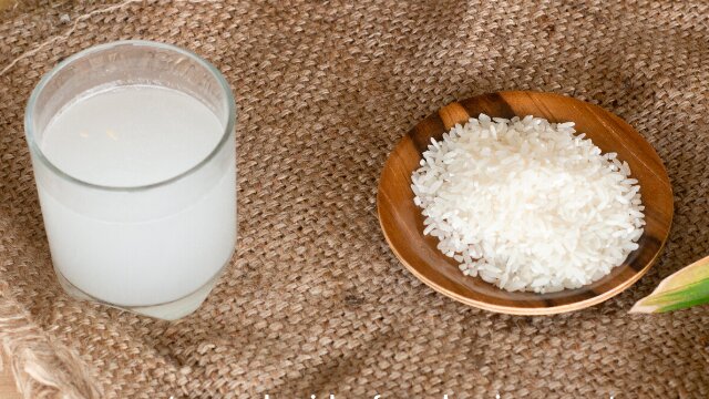 فواید شگفت‌انگیز آب برنج برای پوست و مو ؛ چگونه آب برنج آماده کنیم؟ ؛ روش استفاده از آب برنج