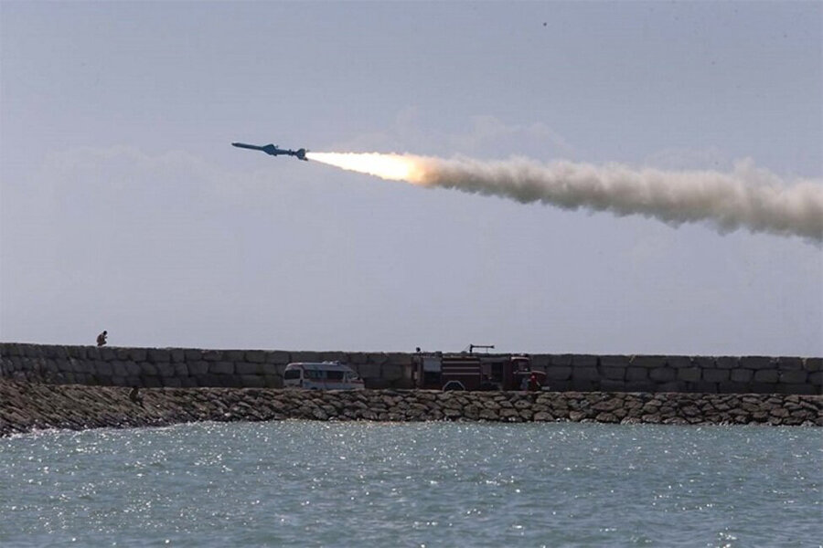 تصاویر | این موشک ایرانی، شبح دشمنان در خلیج فارس شده است | کروز ایرانی از عمق دریا به سمت هدف