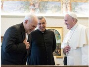 فیلم و عکس | دیدار وزیر خارجه با رهبر کاتولیک‌های جهان | پاپ به ظریف چه هدیه داد؟!