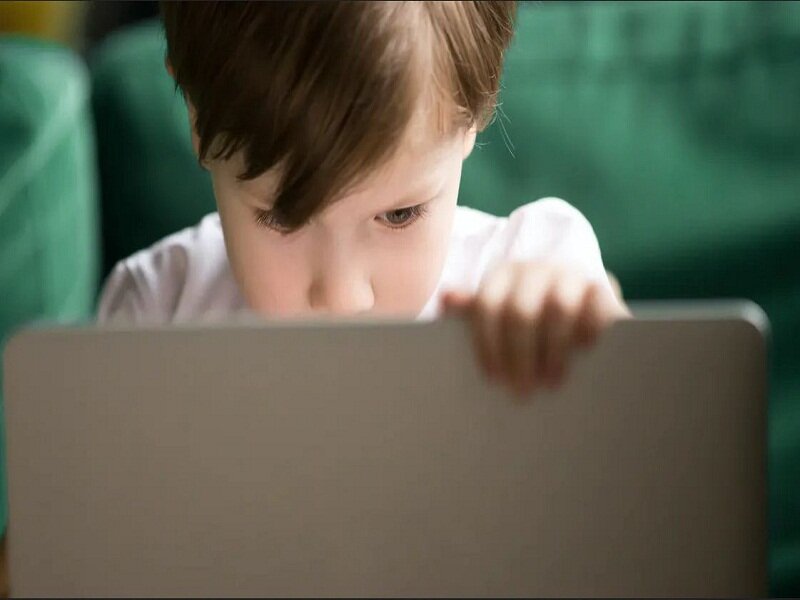اگر فرزندمان درگیر مزاحمت اینترنتی شد، چه کنیم؟