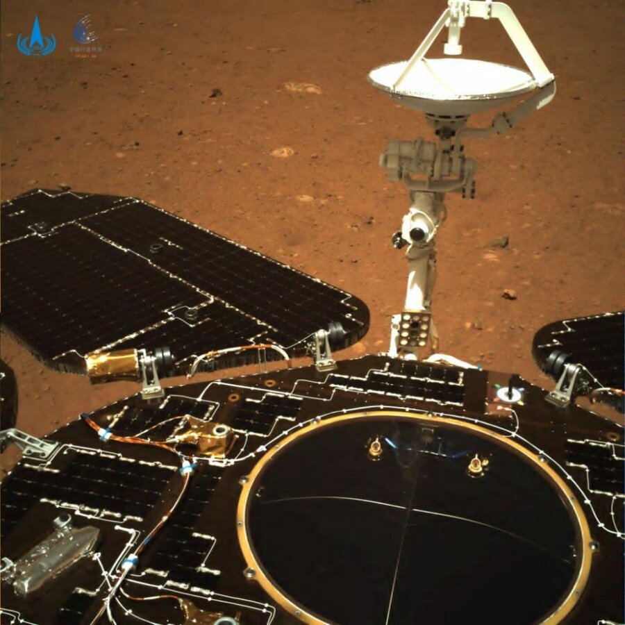 چین نخستین عکس‌های کاوشگر «ژورونگ» از مریخ را منتشر می‌کند