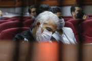 تصاویر | چهارمین دادگاه حسن رعیت؛ از نقاشی‌های یکی از حاضران دادگاه تا نگاه های زیرچشمی رعیت