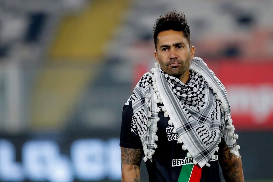 بازیکنان تیم فوتبال شیلی از کوفیه برای اعلام همبستگی با فلسطین استفاده کردند.