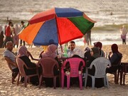 ویدئو | پناه بردن مردم غزه به ساحل مدیترانه