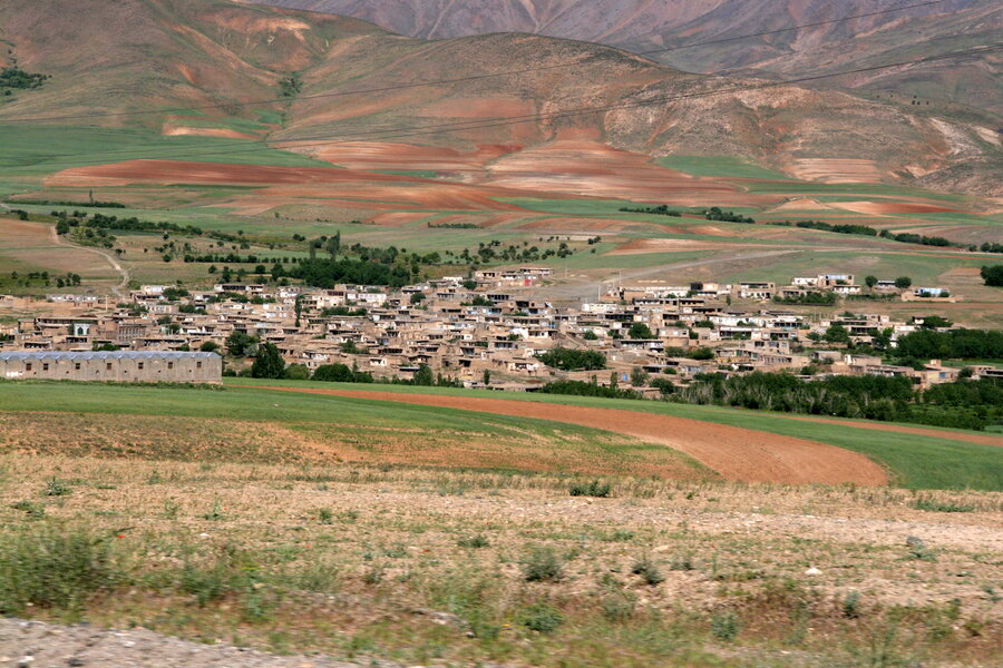 عکس دیک هوف از روستای تاج آباد