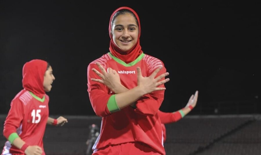 عکس | شادی از پیروزی یا حسرت برای امکانات | کیفیت تورنمنت فوتبال زنان تاجیکستان بالاتر از لیگ برتر ایران!