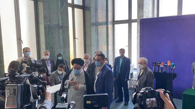 تصاویر  | معاون روحانی رای داد | محسن هاشمی با دست شکسته پای صندوق | احمد خاتمی پای صندوق آمد | حضور فرمانده کل ارتش برای رای دادن