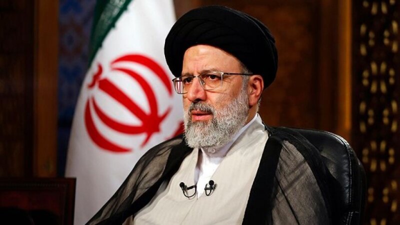 عکس رسمی رئیسی با پرچم ایران