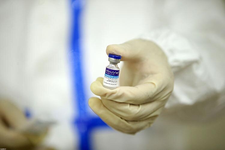 تصاویر | تزریق نخستین دوز واکسن ایرانی کرونا به رهبر انقلاب