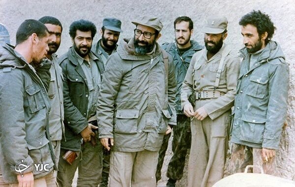 رهبر انقلاب وصیت‌نامه کدام شهید را در نماز جمعه قرائت کردند؟&nbsp;&nbsp;|  افسری که عکس شاه را به زیر کشید و از اعدام رهایی یافت 