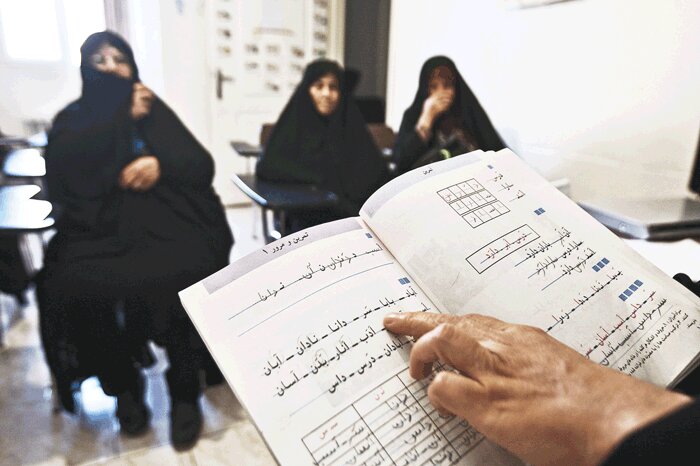 چند میلیون بیسواد مطلق در کشور وجود دارد؟ | این تعداد کلاس اولی به مدرسه نرفتهاند