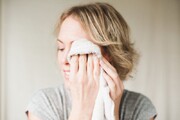 ۵ درمان خانگی برای از بین بردن جای جوش | روش استفاده از آب سیب زمینی برای درمان خانگی جوش صورت