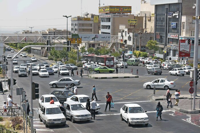 همیشه پای عابران پیاده‌ در میان است