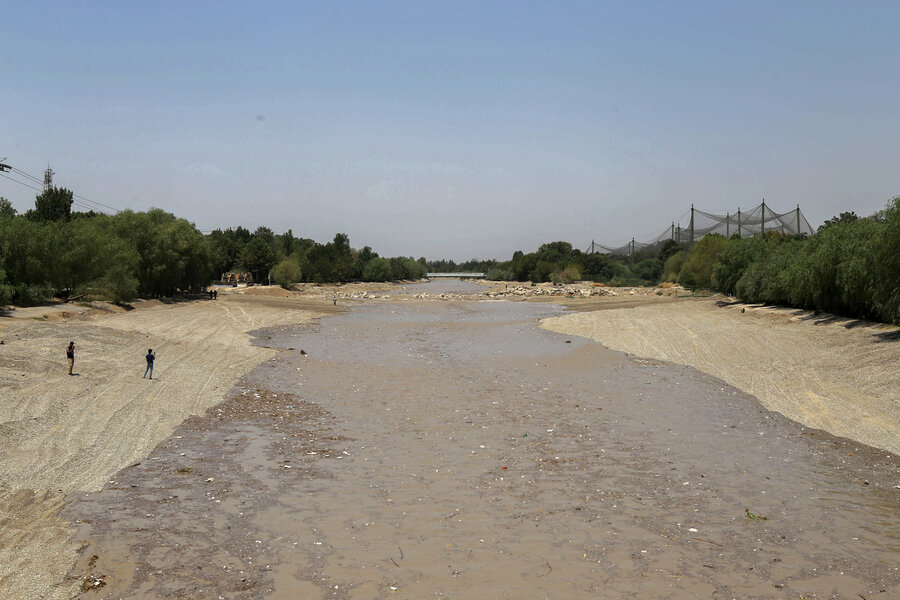 جاری شدن آب زاینده‌رود در اصفهان