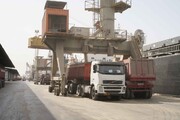 انباشته شدن کالاهای اساسی در بندر امام خمینی | مشکلات حمل و نقل ادامه دارد