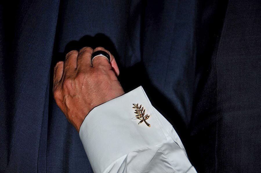 دكمه سردست شبيه نخل طلايي كن