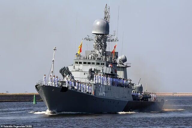 تصاویر |  قدرت نمایی ناوگان دریایی پوتین در سن‌پترزبورگ روسیه