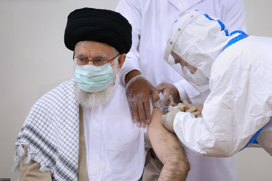 تصاویر | رهبر انقلاب نوبت دوم واکسن ایرانی کرونا را دریافت کردند