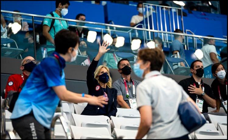 عکس | همسر رئیس جمهوری آمریکا در مرکز بازی‌های آبی المپیک توکیو