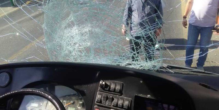 عکس | اتوبوس بی آر تی پس از تصادف با عابر پیاده