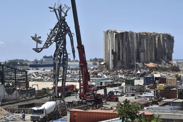 مجسمه‌ای برای یادبود قربانیان انفجار بیروت