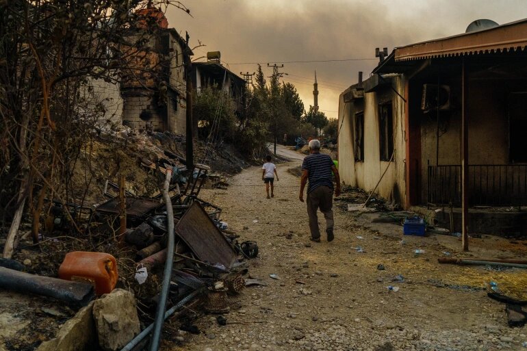 تصاویری از آتش‌سوزی ترکیه | تعداد کشته شدگان به ۸ نفر رسید