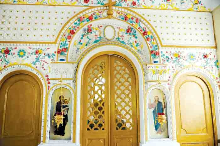 کلیسای «مادور» آرامستان روس‌ها