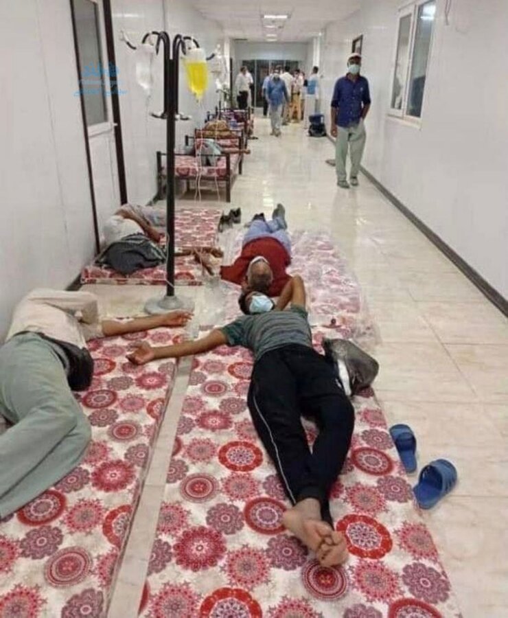عکس | بستری شدن بیماران کرونای بندر جاسک در راهروی بیمارستان