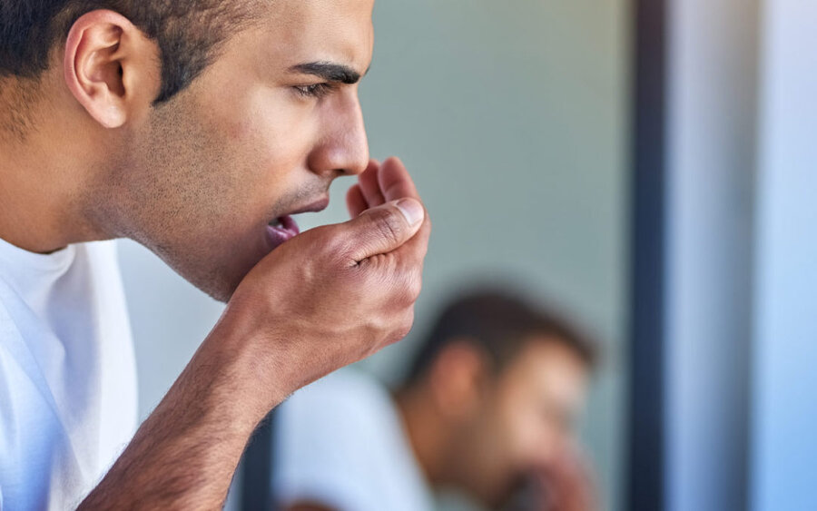 ۶ عامل اصلی بوی بد دهان | راهکارهایی که بوی دهان را از بین می‌برند