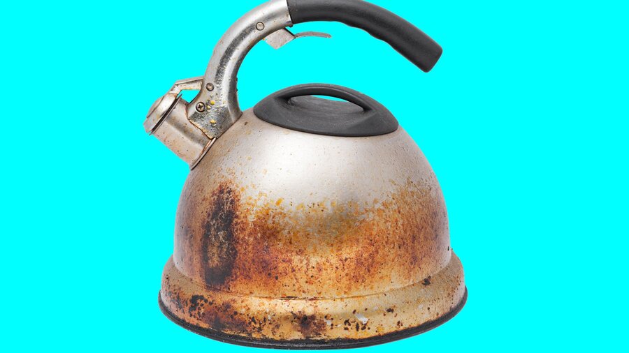 Cleaning a burnt kettle - کتری سوخته