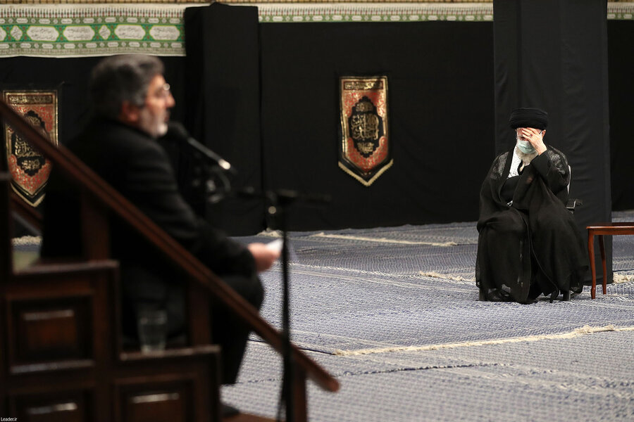 مراسم تاسوعا در حسینیه امام خمینی
