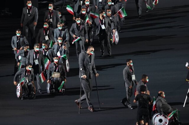 تصاویر | رژه کاروان ایران در پارالمپیک توکیو | ورزشکار ایرانی سوژه عکاسان شد