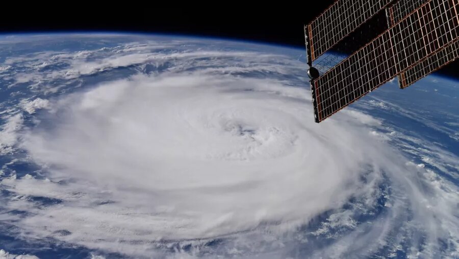 عکس روز| طوفان «لری» از فضا
