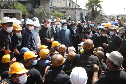 حضور رئیس جمهور در جمع کارگران معدن زغال سنگ طبس