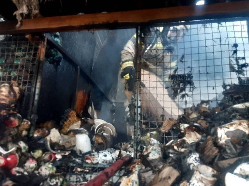 ویدئو و تصاویر | آتش‌سوزی در ۲۰ غرفه بازار گل تهران | یک آتش‌نشان مصدوم شد