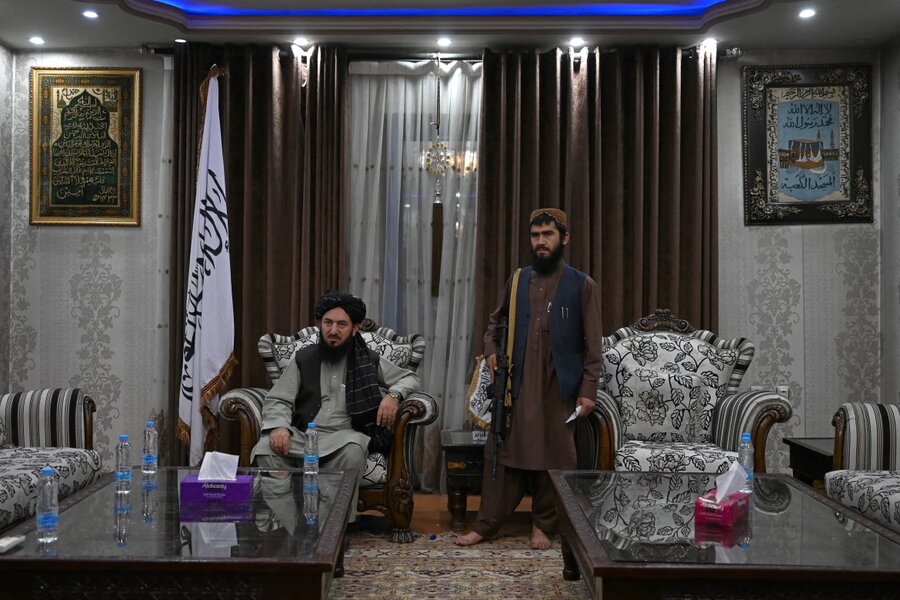 عکس‌های یادگاری طالبان بعد از تصرف «محله دزدها»