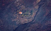 معجزه در جزایر قناری؛ خانه‌ای که از هجوم گدازه‌های آتشفشان در امان ماند