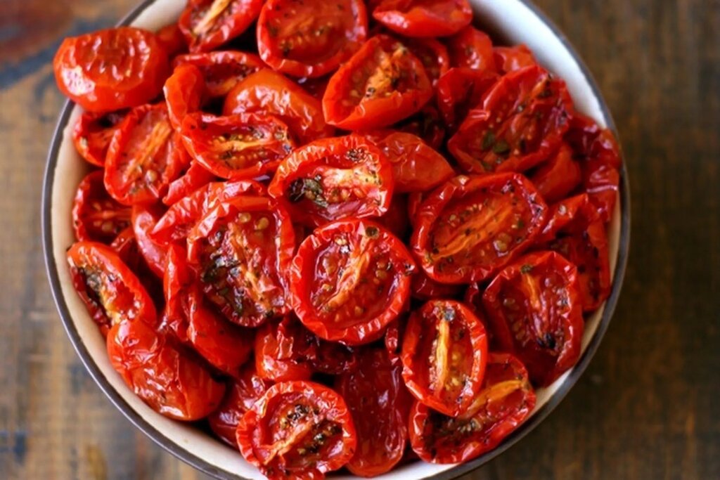  طرز تهیه گوجه‌فرنگی خشک‌شده طعم‌دار | فواید شگفت‌انگیز گوجه خشک‌