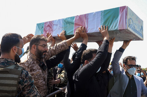 مراسم تشییع و تدفين دوشهید گمنام دفاع مقدس در دریاچه چیتگر
