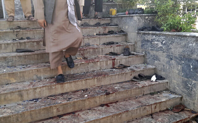 حمله انتحاري داعش به مسجد شيعيان قندوز
