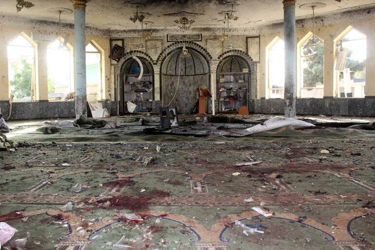 حمله انتحاري به مسجد قندوز