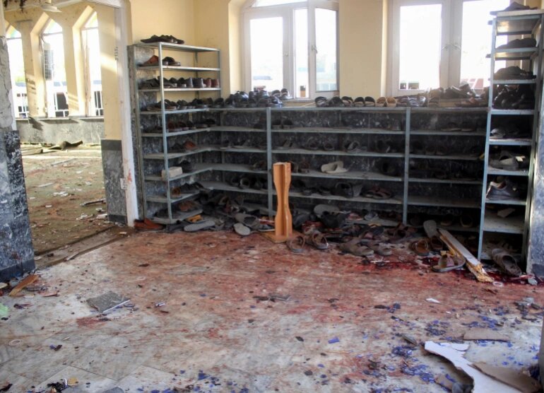 حمله انتحاري داعش به مسجد شيعيان قندوز