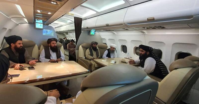 طالبان در هواپيما