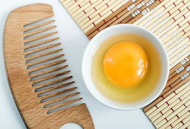طرز تهیه روغن زرده تخم مرغ | خواص شگفت‌انگیز آن برای زیبایی پوست